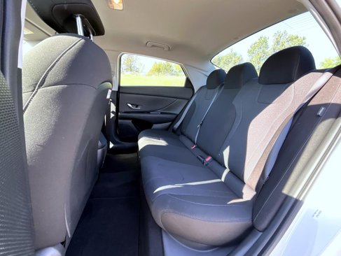 Certified 2025 Hyundai Elantra SE image 18