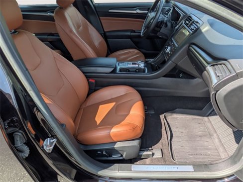 Used 2019 Ford Fusion Titanium image 29