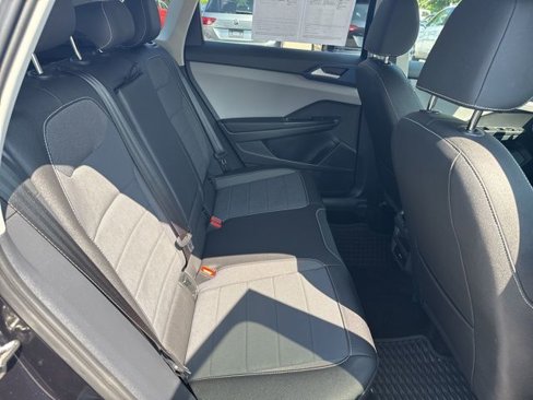 Certified 2024 Volkswagen Taos SE image 20