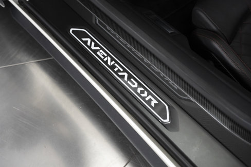 Used 2019 Lamborghini Aventador S image 40