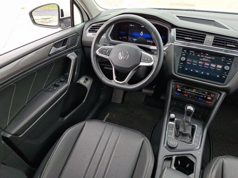Used 2022 Volkswagen Tiguan SE image 14