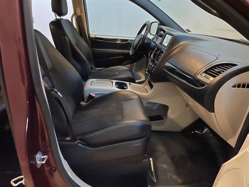 Used 2019 Dodge Grand Caravan SXT image 11