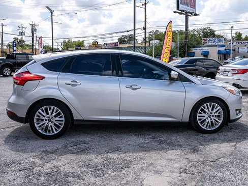Used 2017 Ford Focus Titanium w/ Titanium Technology Package image 4