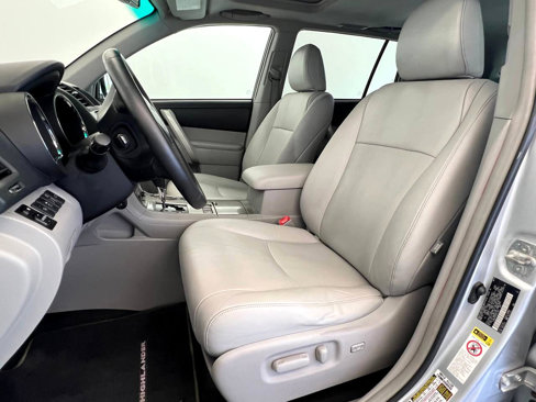 Used 2013 Toyota Highlander SE image 8