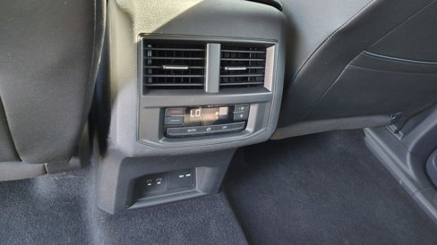 Used 2021 Volkswagen Atlas SE image 28