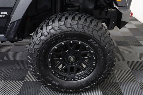 Used 2017 Jeep Wrangler Unlimited Rubicon w/ Connectivity Group image 38