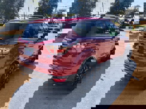 Used 2017 Ford Escape SE w/ Equipment Group 201A image 6