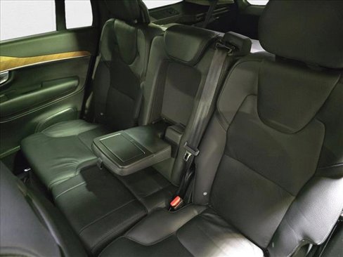 Used 2024 Volvo XC90 B6 Plus w/ Protection Package Premier image 16