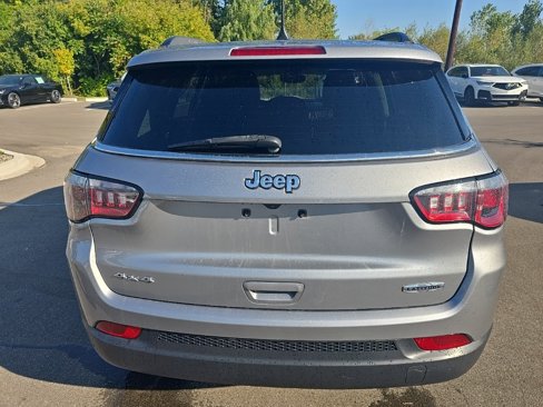 Used 2017 Jeep Compass Latitude w/ Popular Equipment Group image 6
