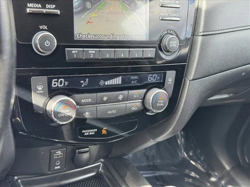 Used 2017 Nissan Rogue SV image 15
