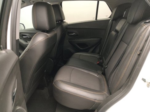 Used 2020 Chevrolet Trax LT w/ LT Convenience Package image 18
