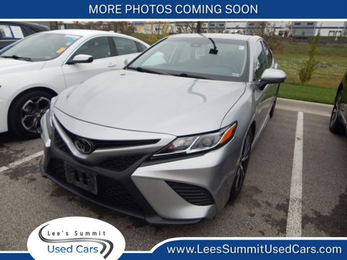 Used 2020 Toyota Camry image 1