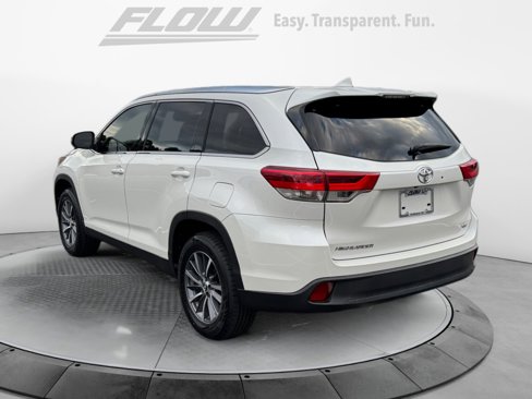 Used 2019 Toyota Highlander XLE image 6