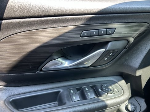 Used 2022 GMC Terrain SLT w/ LPO, Floor Liner Package image 34