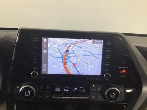 Used 2020 Toyota Highlander XLE image 16