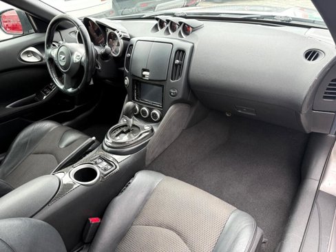 Used 2010 Nissan 370Z Touring image 12