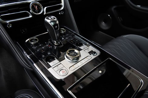 New 2026 Bentley Flying Spur Azure image 18