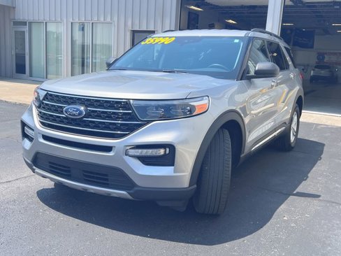 Used 2023 Ford Explorer XLT w/ Equipment Group 202A image 5