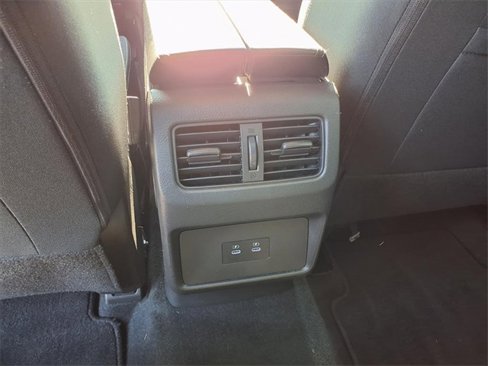 Used 2024 Nissan Rogue SV image 7