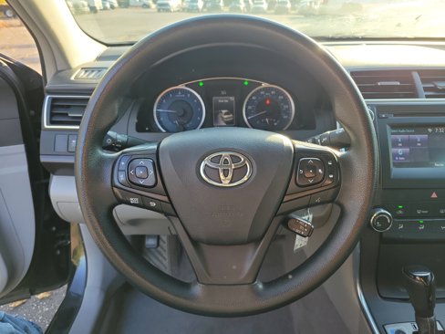 Used 2017 Toyota Camry LE image 21
