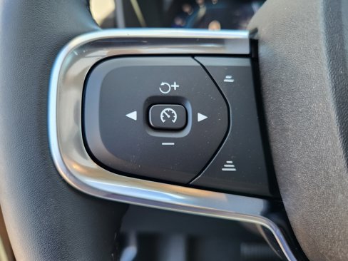 New 2025 Volvo XC40 B5 Core w/ Protection Package image 31