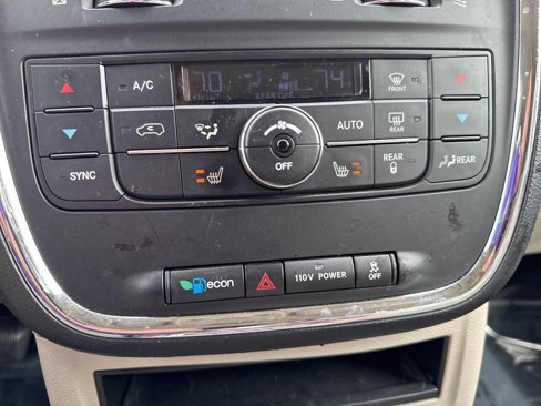 Used 2011 Chrysler Town & Country Touring-L image 24
