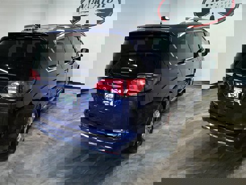 Used 2018 Chrysler Pacifica Touring-L image 9