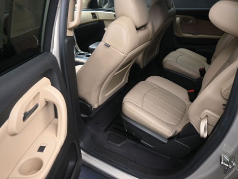 Used 2011 Chevrolet Traverse LTZ image 18