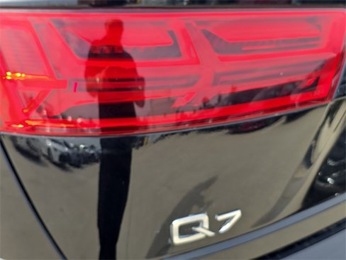 Used 2018 Audi Q7 3.0T Prestige image 39