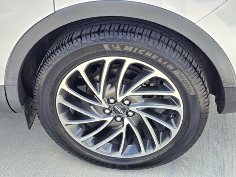 Used 2019 Lincoln Nautilus Reserve image 9