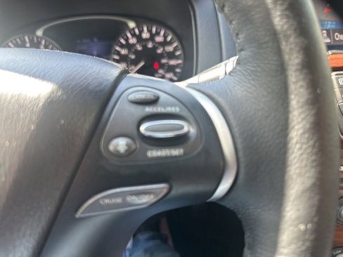 Used 2020 Nissan Pathfinder Platinum image 27