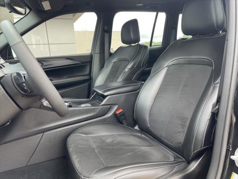 Used 2024 Jeep Grand Cherokee Altitude image 10