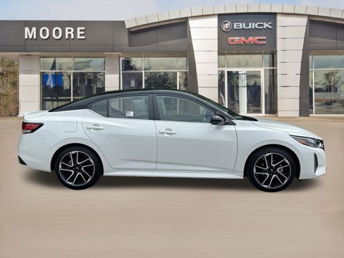 Used 2024 Nissan Sentra SR w/ SR Premium Package image 5