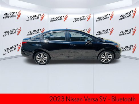 Used 2023 Nissan Versa SV image 2