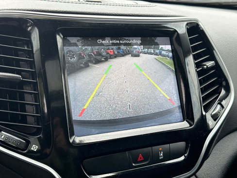 Used 2022 Jeep Cherokee Limited image 28