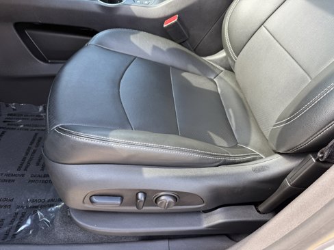 Used 2024 GMC Terrain SLT image 28