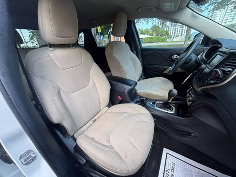 Used 2018 Jeep Cherokee Latitude image 18