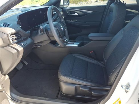 Used 2024 Buick Envista Preferred image 11