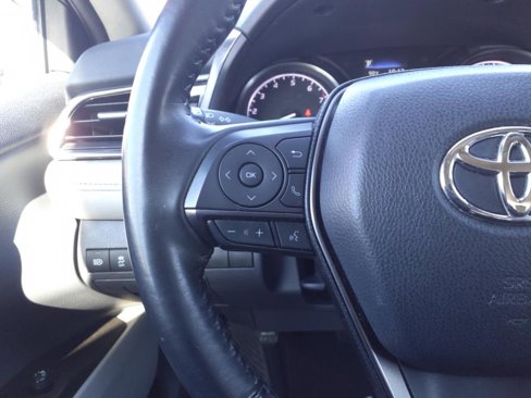 Used 2022 Toyota Camry SE image 14