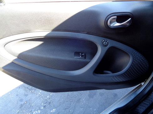 Used 2016 smart fortwo passion image 23