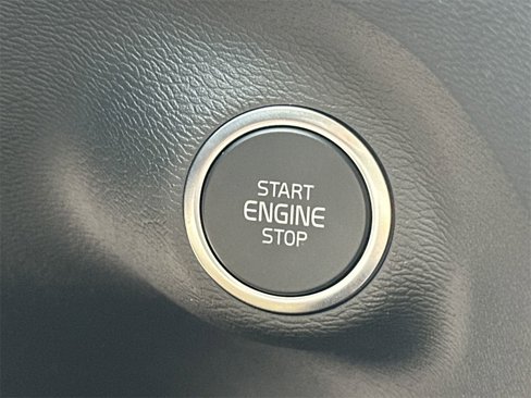 New 2025 Volvo XC40 B5 Plus w/ Protection Package Premier image 19