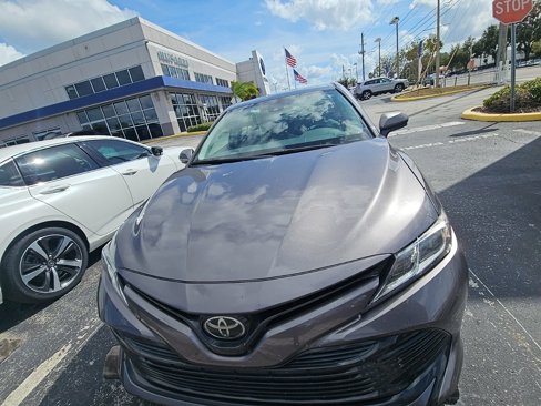 Used 2020 Toyota Camry LE image 6