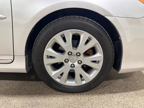 Used 2012 Toyota Avalon Limited image 49