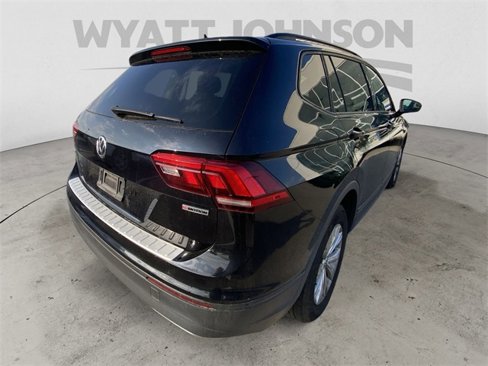 Used 2020 Volkswagen Tiguan S image 9