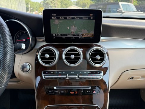 Used 2019 Mercedes-Benz GLC 300 4MATIC image 19
