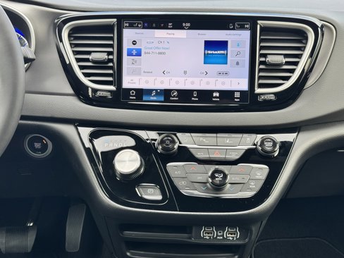 New 2025 Chrysler Voyager LX image 22