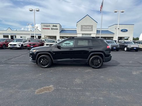 Used 2023 Jeep Cherokee Altitude Lux image 2