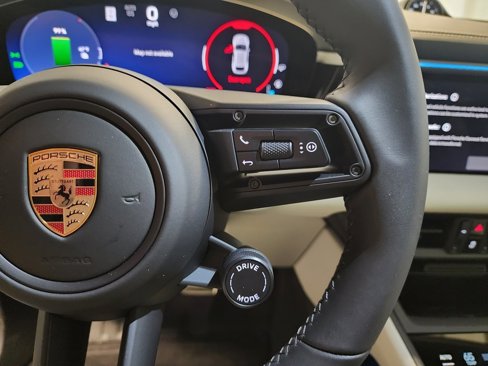New 2025 Porsche Macan 4S Electric image 14