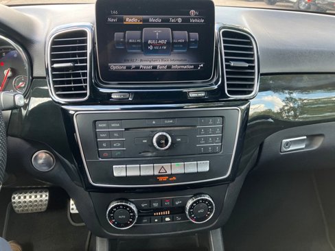 Used 2019 Mercedes-Benz GLE 400 4MATIC image 6