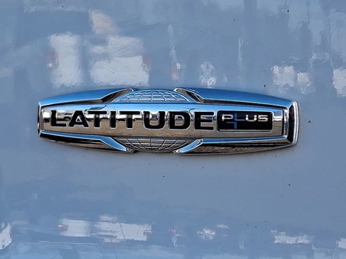 Certified 2020 Jeep Cherokee Latitude Plus w/ Cold Weather Group image 32